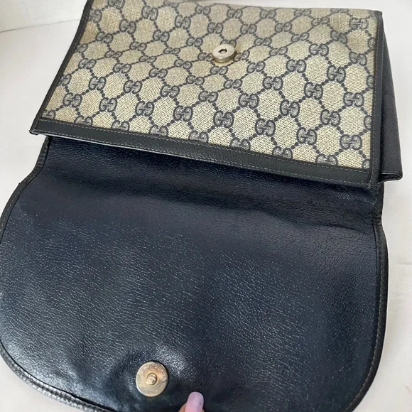 ✋🛑PRICE DROP ✋🛑Authentic Gucci Leather Clutch Crossbody/Shoulder Bag Gucci. - Picture 9 of 17
